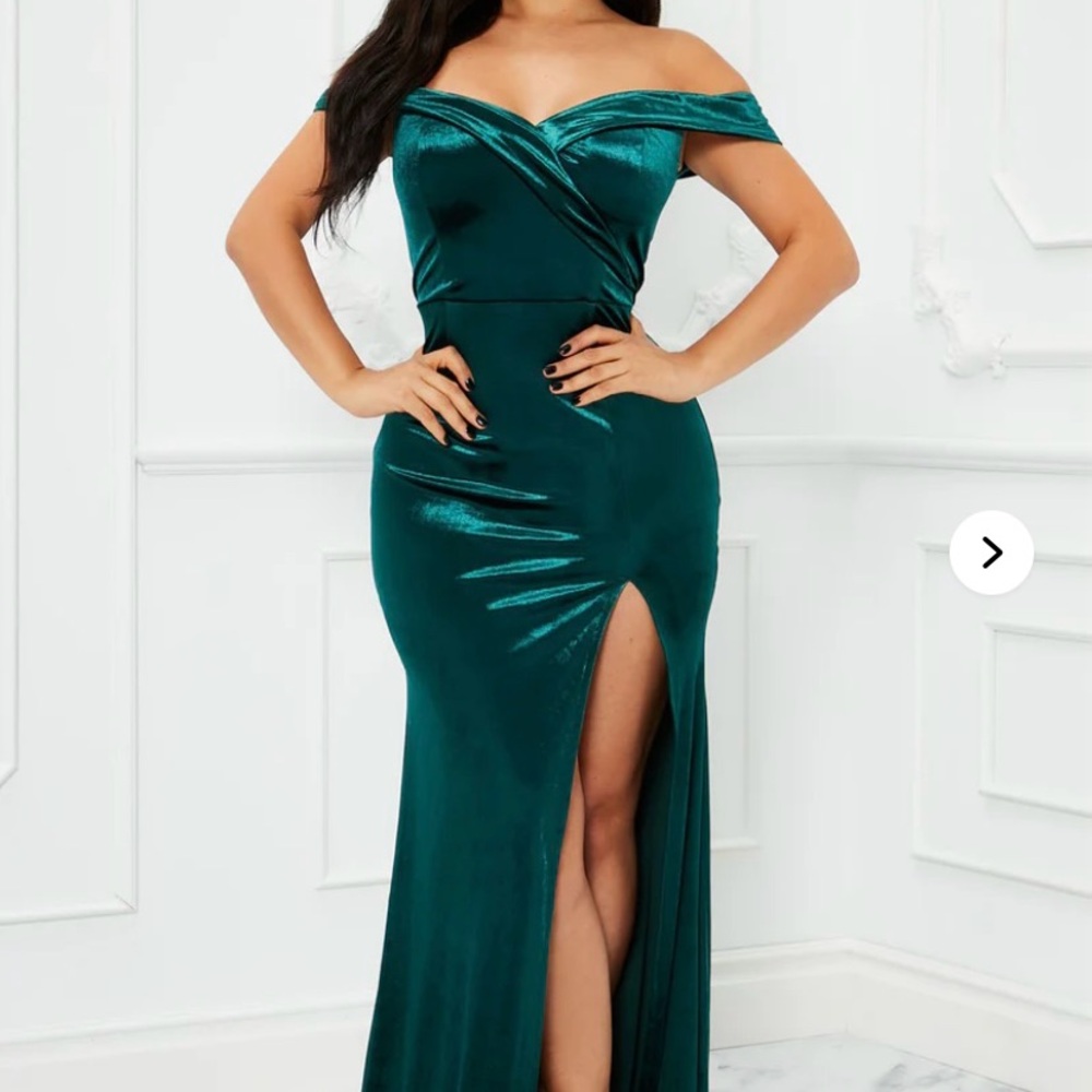 Elegant Green Off-Shoulder Evening Gown